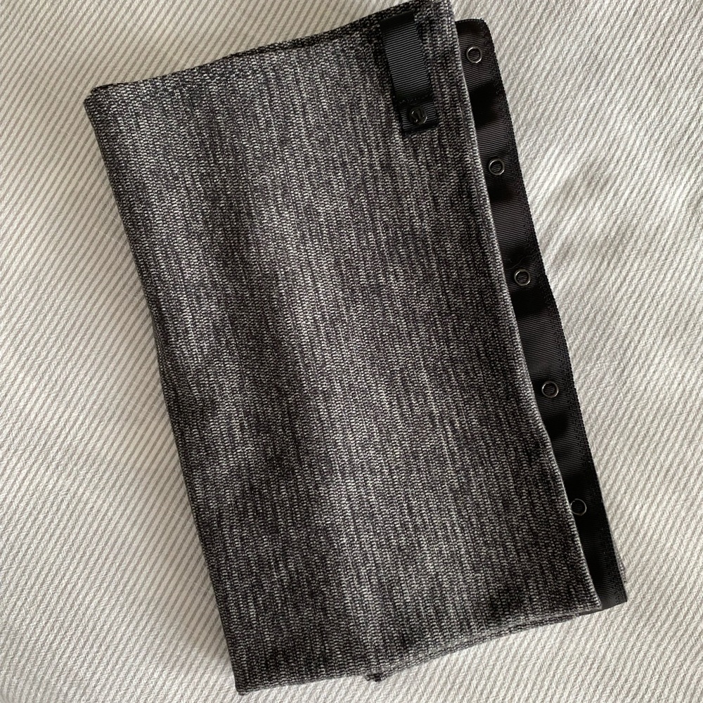 Lululemon Heathered Check Pique Vinyasa Scarf - Picture 4 of 7